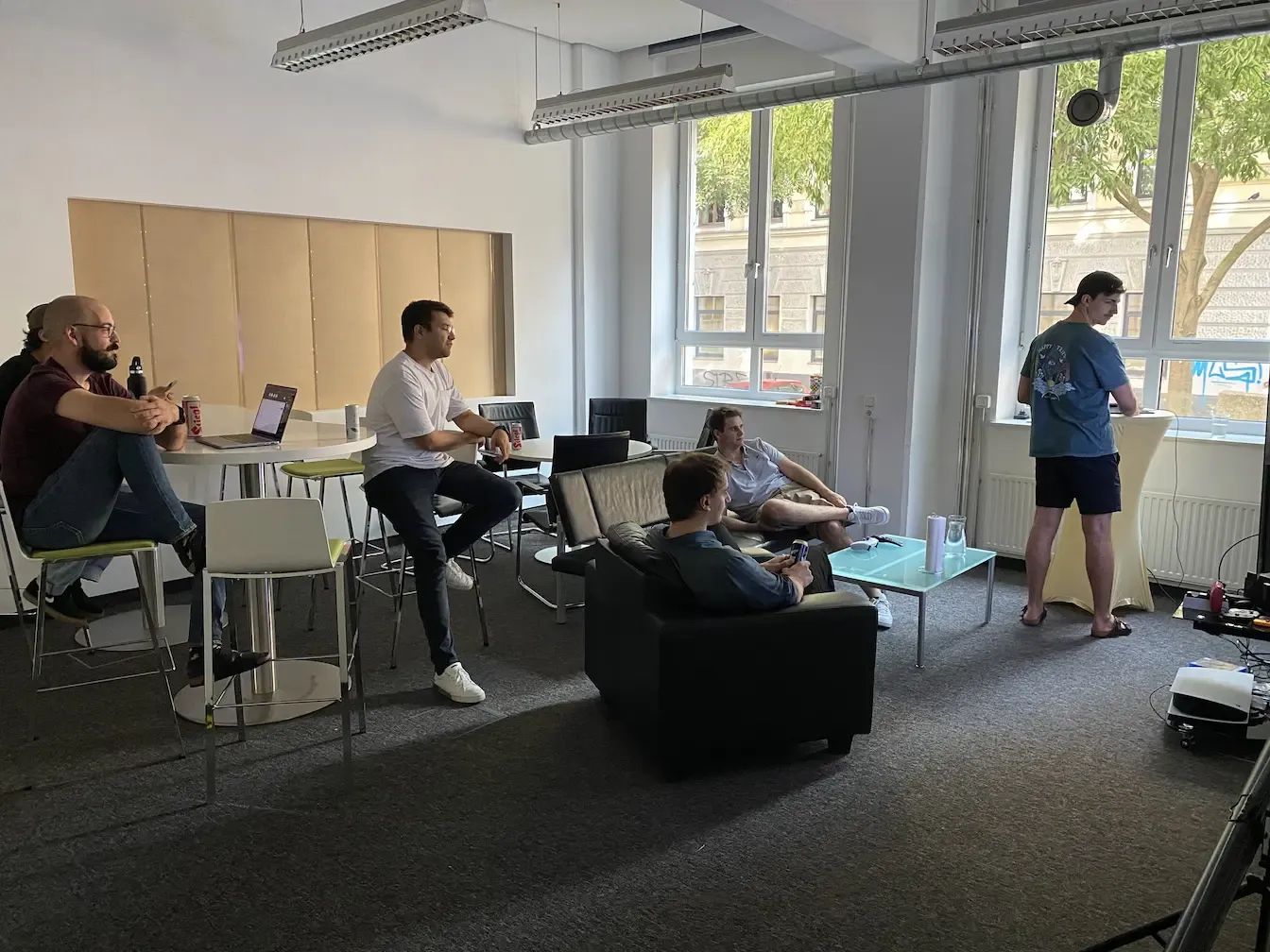 A part of the Lean-Coders Team listening to Simons Flutter talk