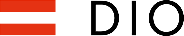 DIO-Logo mit rot-weißem Flaggen-Element links und schwarzer Schrift auf grauem Hintergrund.
