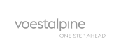 „Logo der voestalpine mit dem Slogan 'One step ahead' in blauer Schrift auf hellem Hintergrund.“